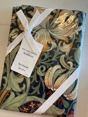 Williams Sonoma tea towels set of 2